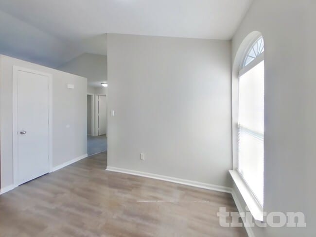 Building Photo - 6050 E Solitude Ct