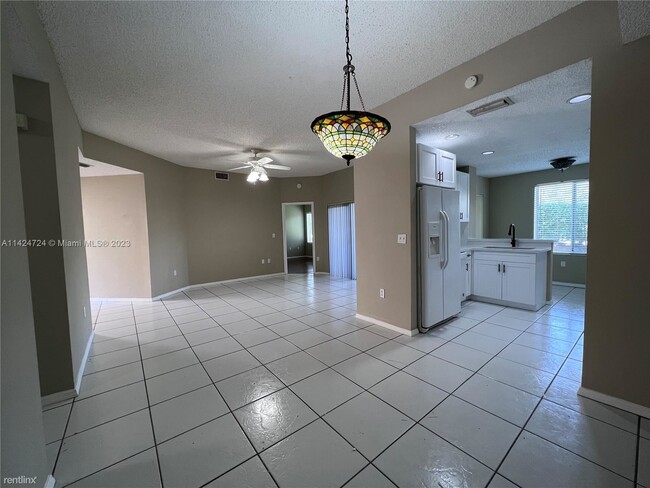 Building Photo - 2 br, 2 bath House - 16322 Malibu Dr # 11