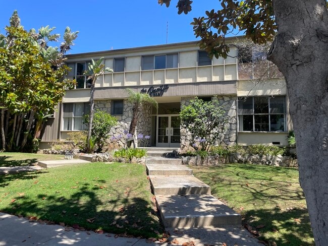 Building Photo - 630 San Vicente Blvd