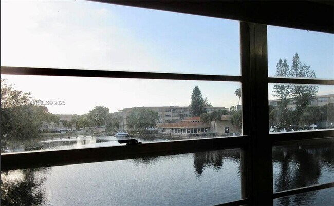 Foto del edificio - 2775 Taft St