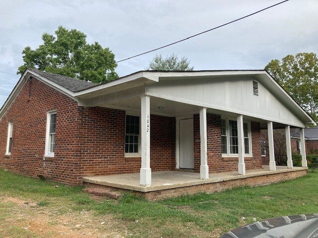 Primary Photo - 1042 State Rd S-29-424