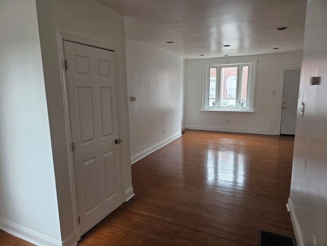 Building Photo - 505 Shearman St