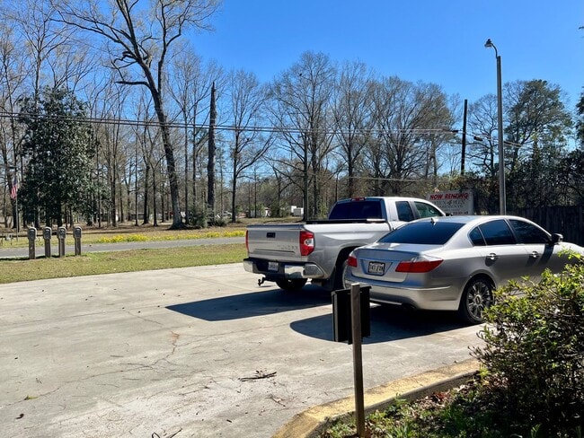 Building Photo - 988