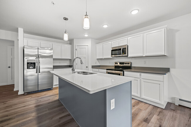 Building Photo - Willow Estates