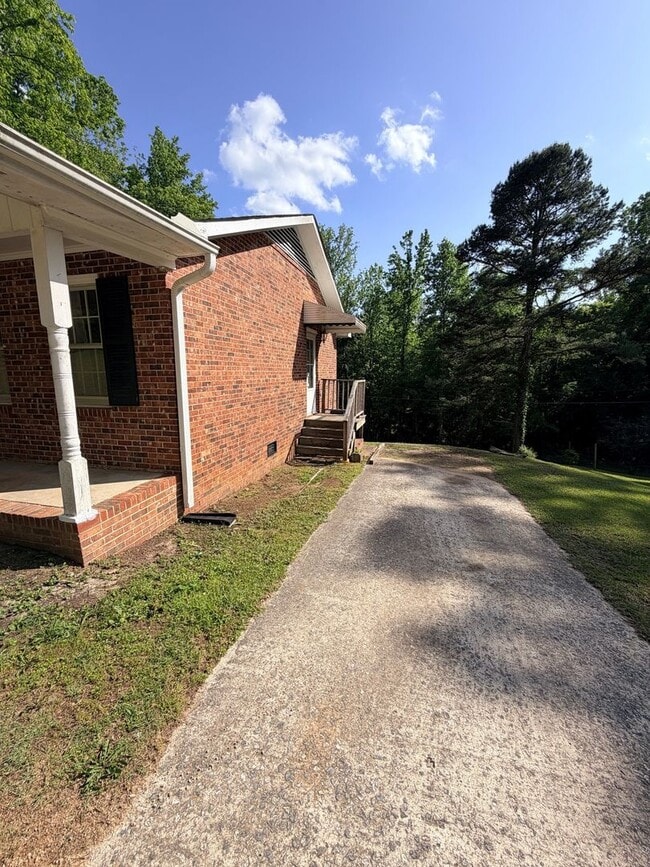Building Photo - 10 Dogwood Ln