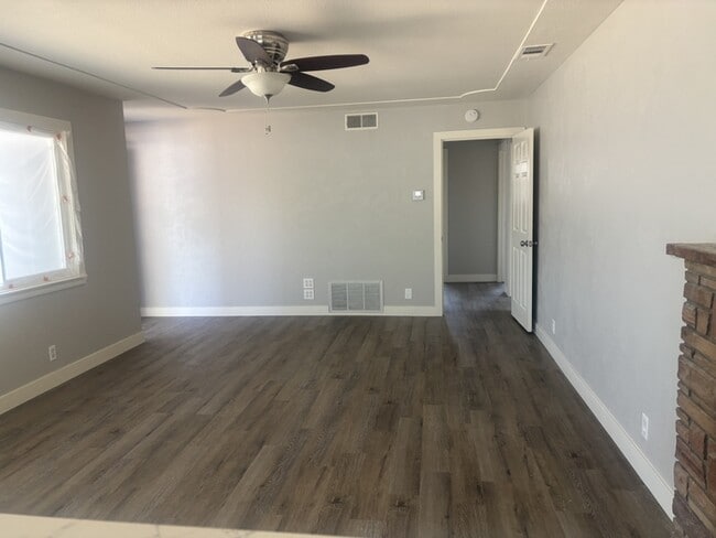 Building Photo - 1434 W Orangeburg Ave