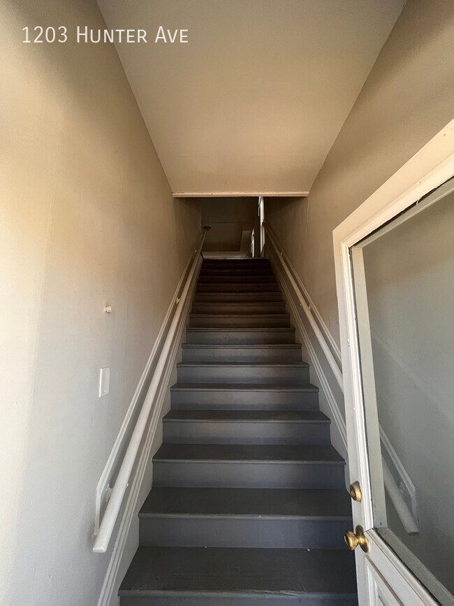 Building Photo - 3-bed Located Near OSU Medical Campus Avai...