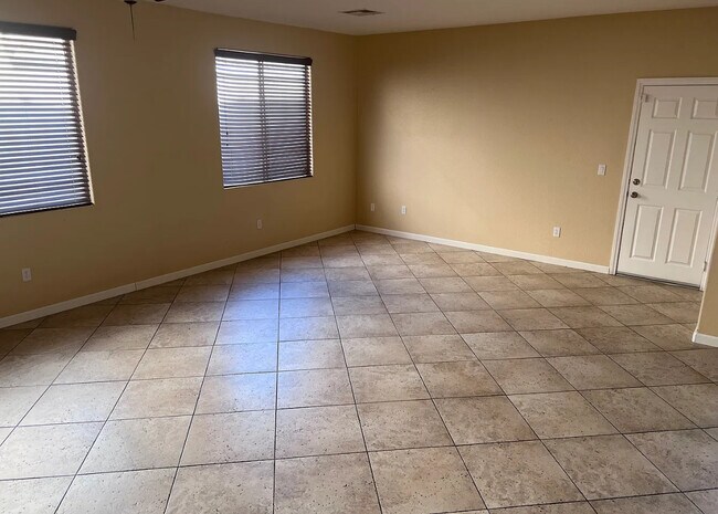 Foto del edificio - 1020 Jewel Springs Ln