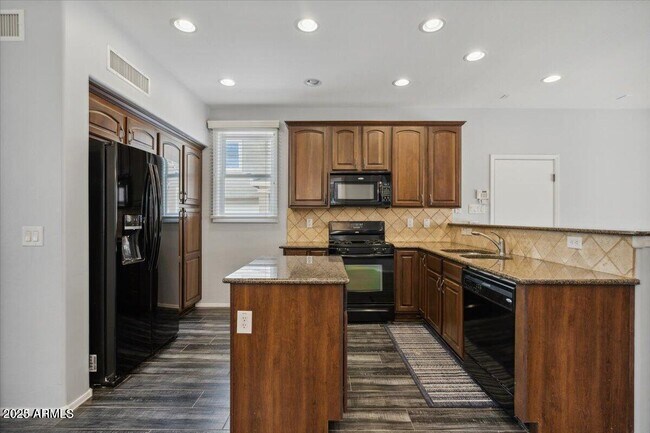 Foto del edificio - 2233 E Pecan Rd