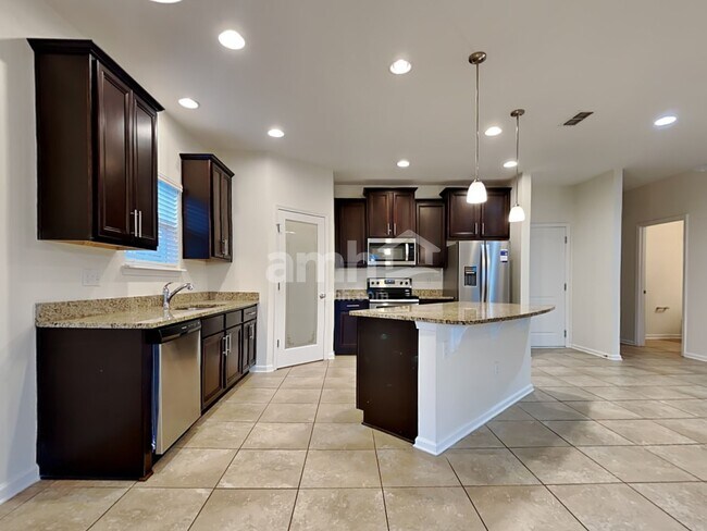 Building Photo - 917 Glendale Ln