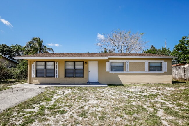 Building Photo - 841 NE 51st Ct