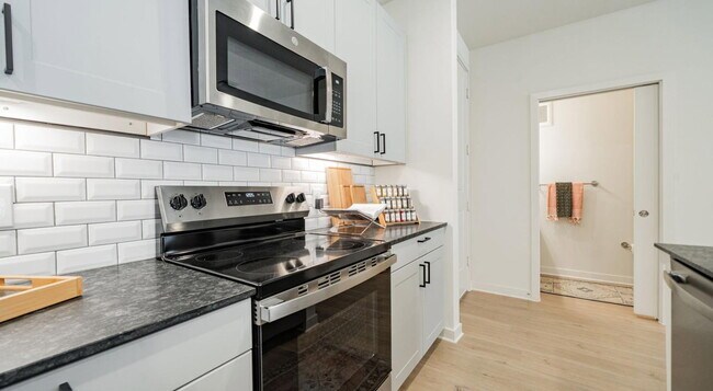 Foto del edificio - 3251 Lake Sharon Dr