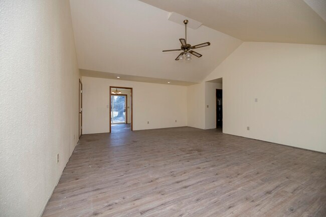 Foto del edificio - 7900 E St Charles Rd