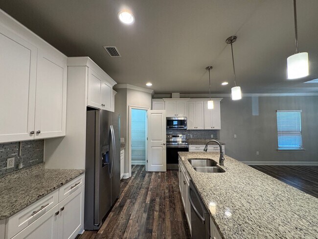 Building Photo - 2369 Belmont Dr