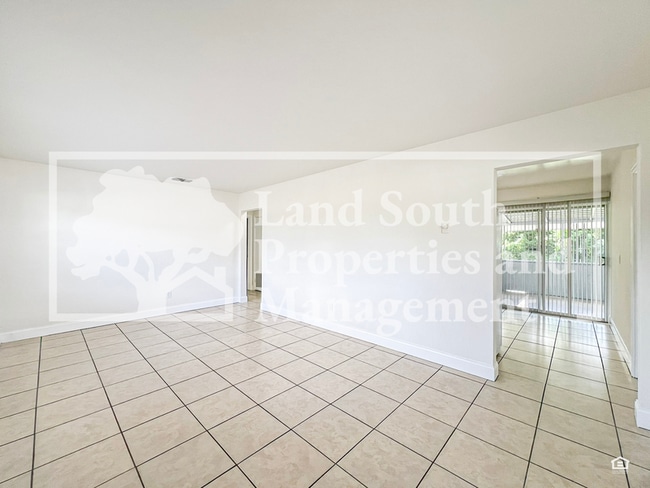 Building Photo - 764 31st Ct NW