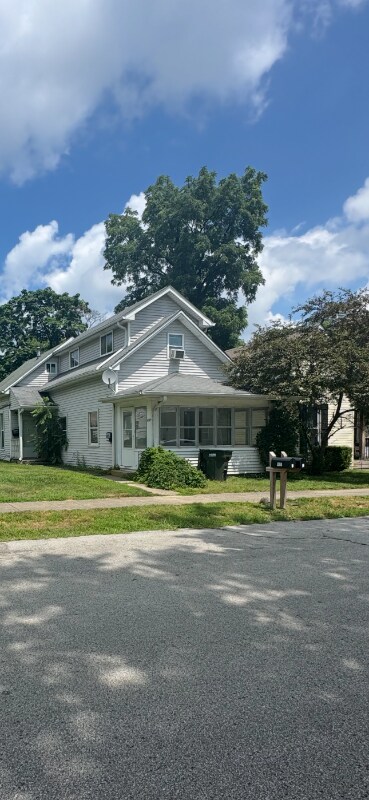 Foto principal - 216 E Lincoln St