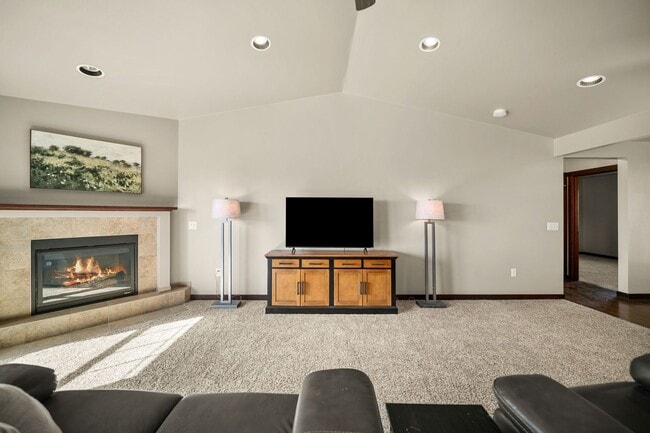 Building Photo - 229 Sun Valley Dr