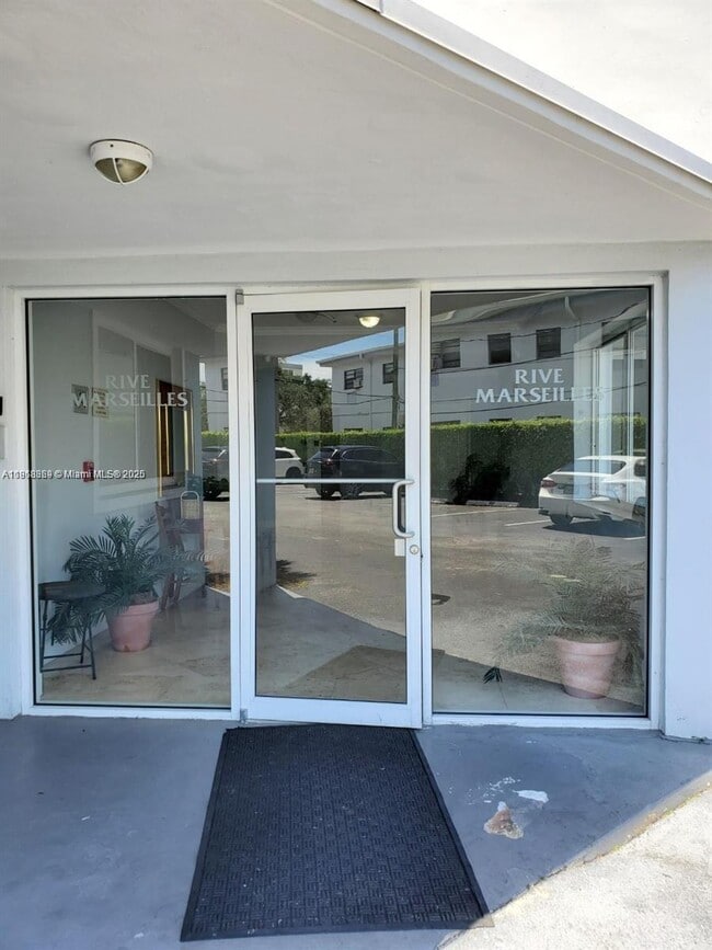 Building Photo - 1185 Marseille Dr
