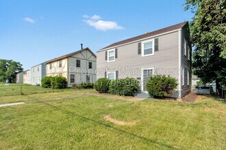 Building Photo - 1047 S James Rd