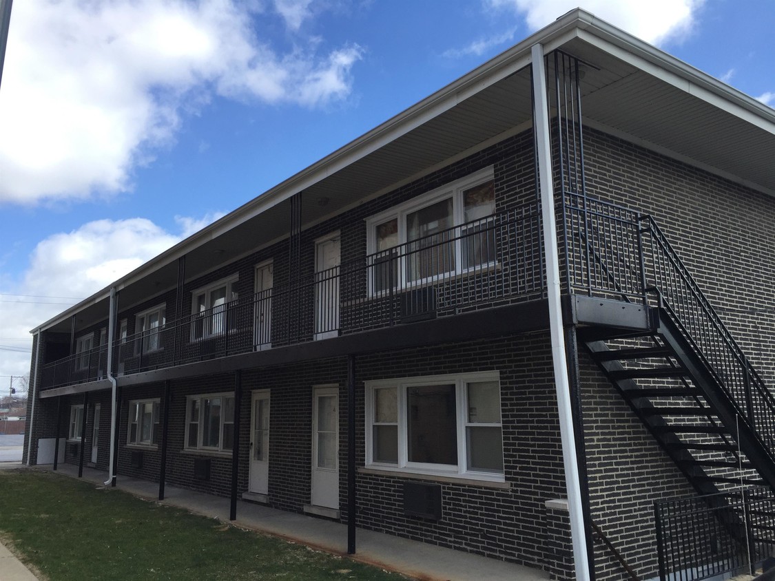 Foto principal - 4651 W 63rd St