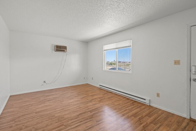 Building Photo - Remodeled Duplex in Pueblo West! Washer Dryer in unit!