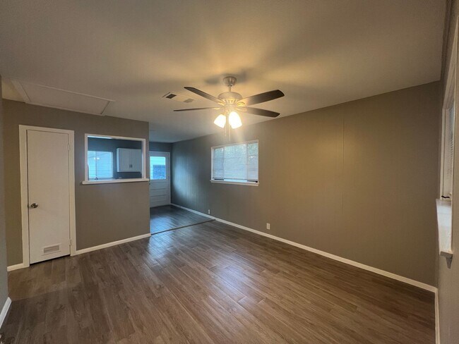 Foto del edificio - UTA proximity!