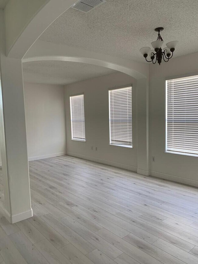 Building Photo - **Recently Upgraded** Beautiful 4/3 Pool H...