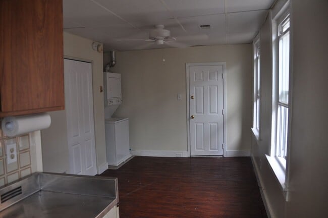 Building Photo - 1328 S Charles St