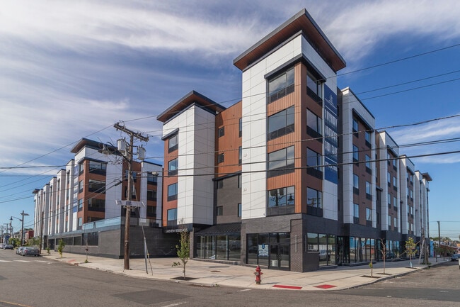Building Photo - 305 Lakeview Apartments
