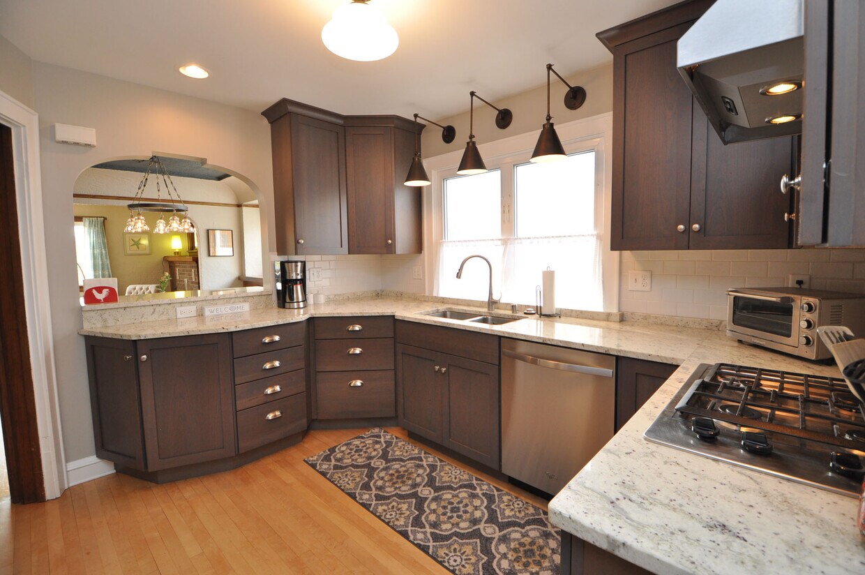 Custom Chef's Kitchen - 3243 S Kinnickinnic Ave