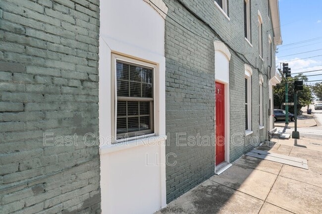Building Photo - 102 W North Ave