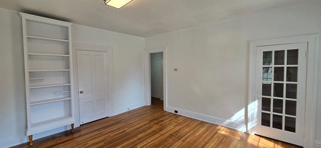 Building Photo - 221 Broadway