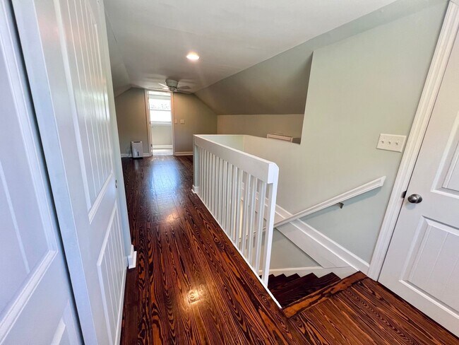 Foto del edificio - Fully Renovated 3-Bedroom 3-Bathroom Gem in Cincinnati!