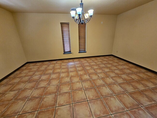 Building Photo - 4/5 Bedrooms/4 Bath Home Off the Beaten Path