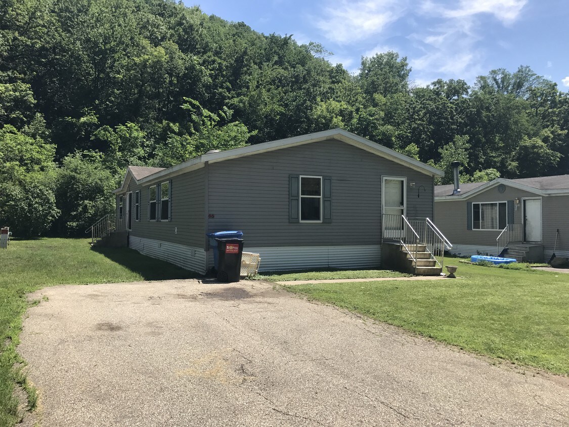 Foto principal - 65 Hickory Ln