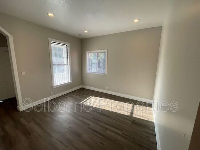 Foto del edificio - 1946 E 20th St