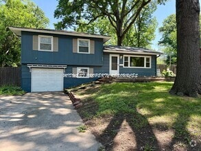 Building Photo - 604 NW Falk Dr