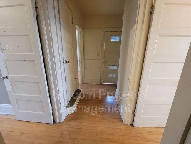 Foto del edificio - 1112 E 6th St