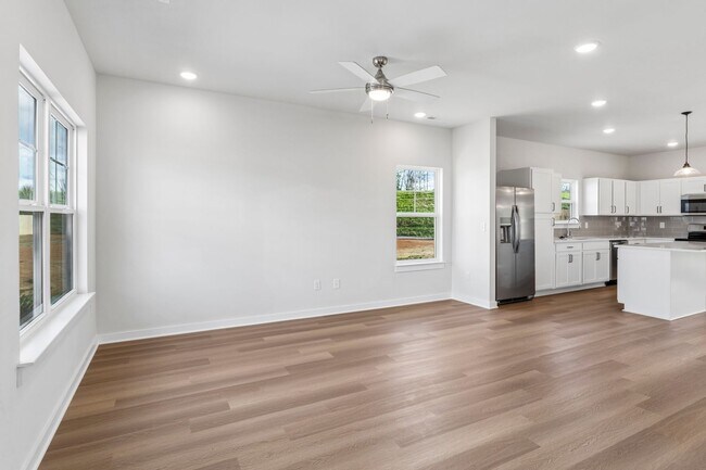 Foto del edificio - Brand new home in a great location central to all of Tri-Cities