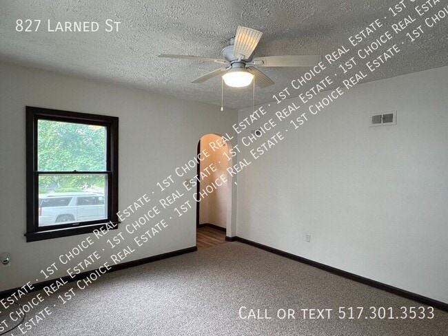 Building Photo - 827 Larned St