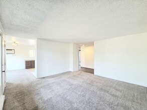 Building Photo - 939 N Baker Ave