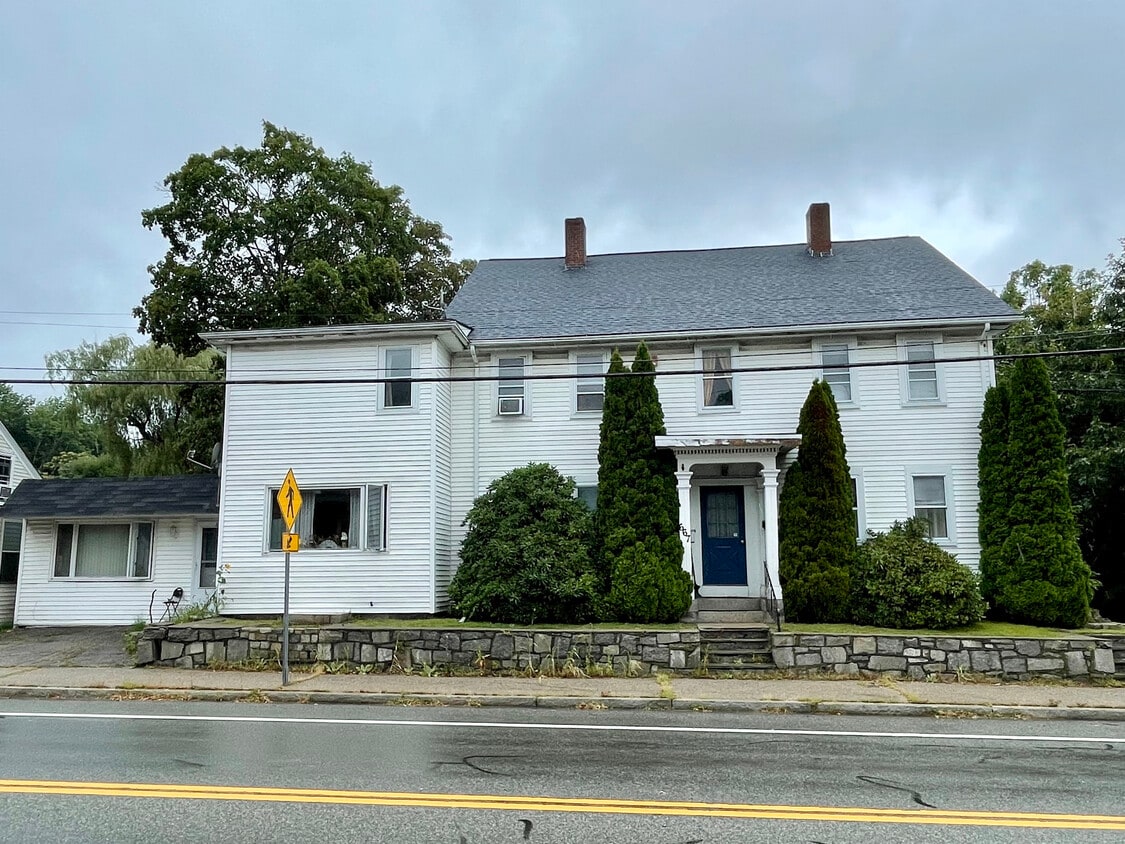 667 Washington St, Coventry, RI 02816 Apartments at 667 Washington St Coventry, RI