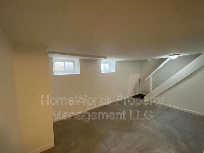 Building Photo - 510 Arsan Ave