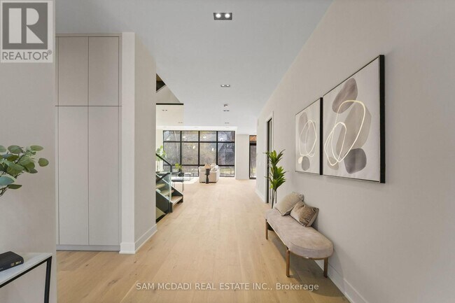 Photo du bâtiment - 362 Meadow Wood Ln