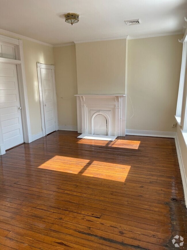 Building Photo - 12 N Meadow St