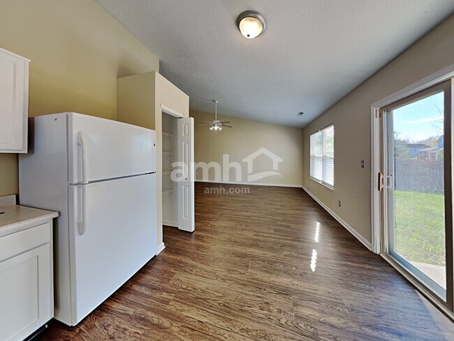 Foto del edificio - 13850 Bruddy Dr