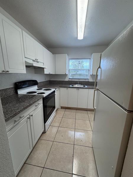 Primary Photo - 8011 NW 35th Ct