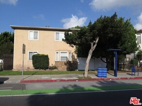Building Photo - 2221 Ocean Park Blvd