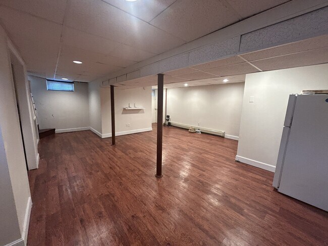 Building Photo - 44 Carroll Ave