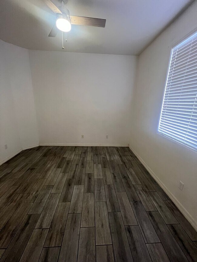 Foto del edificio - 4 BEDROOM ON CORNER LOT IN GOODYEAR